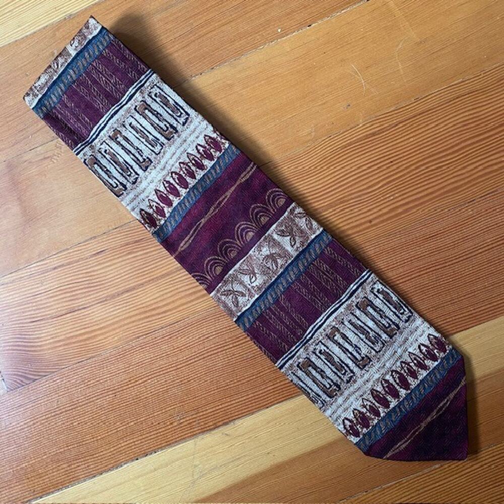 Daniel de Fasson Hand Made All Silk Necktie Tie Geometric Print 4 x 62 inches